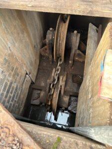 Hickman Engineering working on flood gate chain restraint maintenance for ABP (Associated British Ports) - Close up of chain